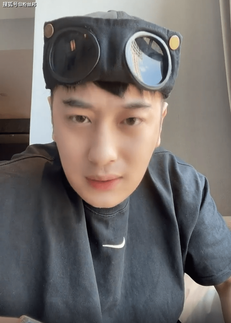 九局外站合约全部到期,重返yy与阿哲连麦互动,直言要充值当土豪_直播