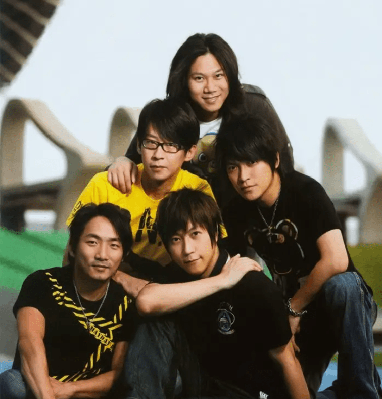 国产乐队为什么活不下去?看完汪峰的经历你就明白了_鲍家街_音乐_网友