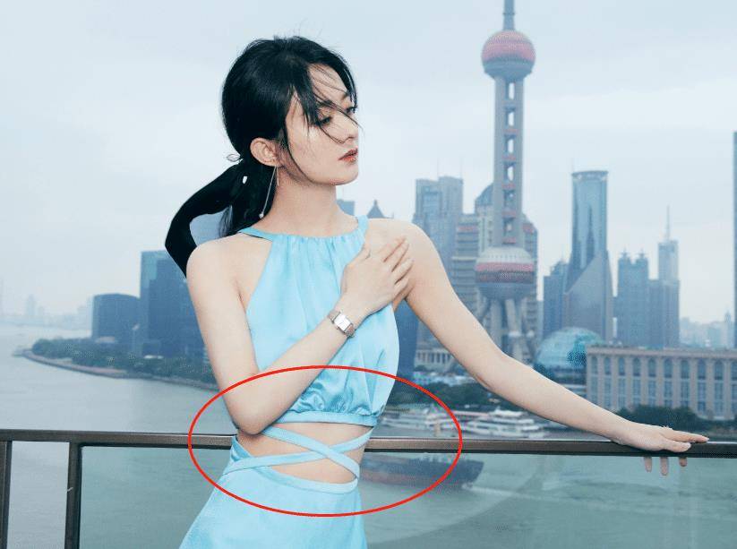 原创赵丽颖亮相活动全程都被她的小蛮腰吸引说没生过孩子我都相信