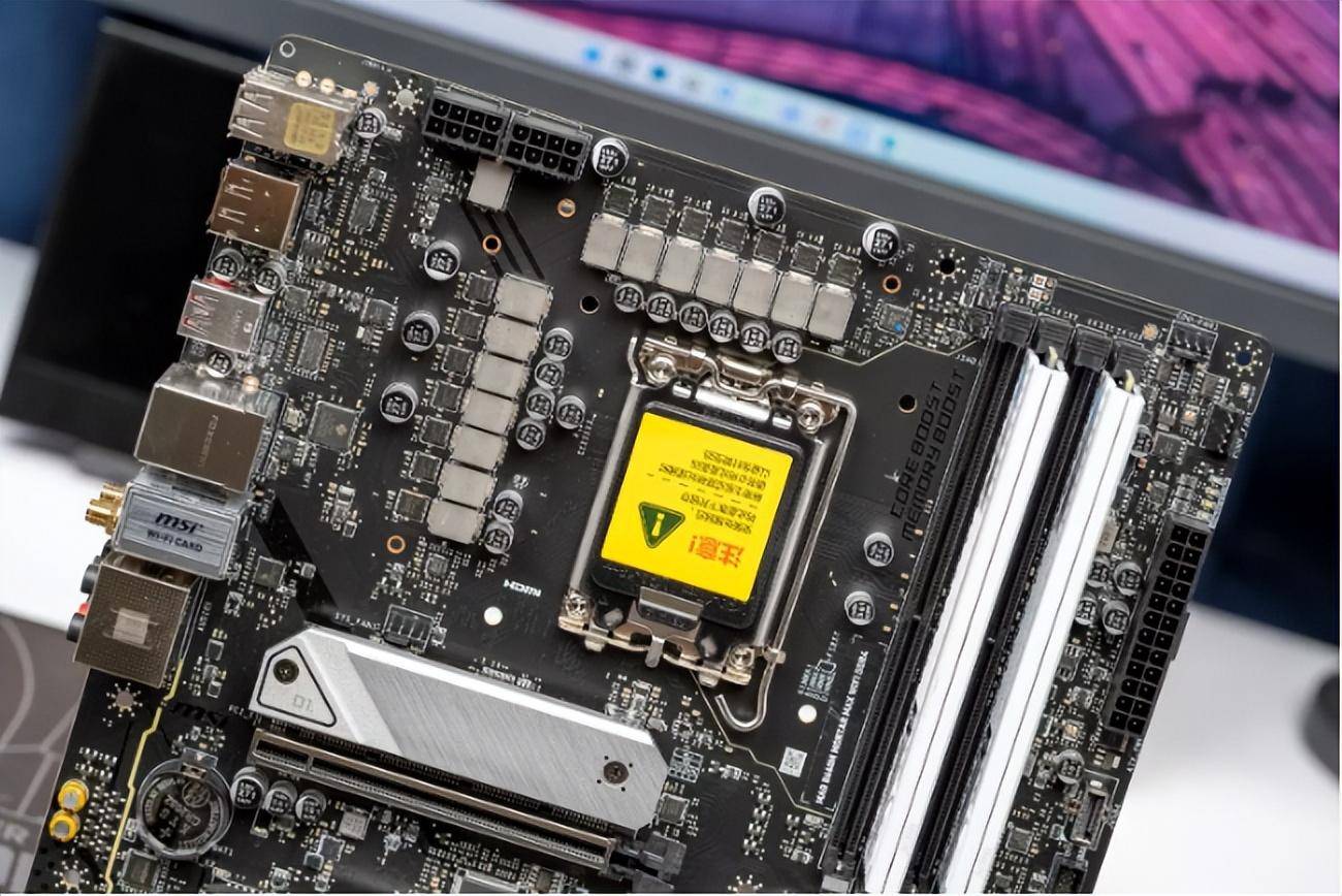 5ghz轻松达成,让12400性能超过11900k,微星b660m迫击炮主板评测