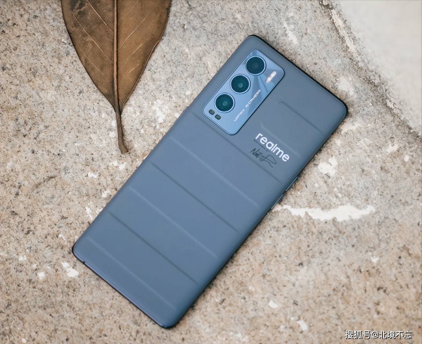 三星曲屏 7gb运存拓展,imx766 骁龙870,"一代神机"跌到2099元