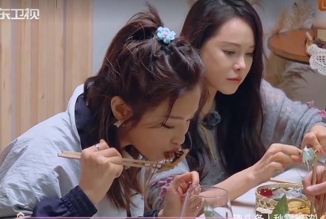 送20元的棉拖鞋,夸刘芸的老公,伊能静对刘芸的态度有点微妙_黄雅莉