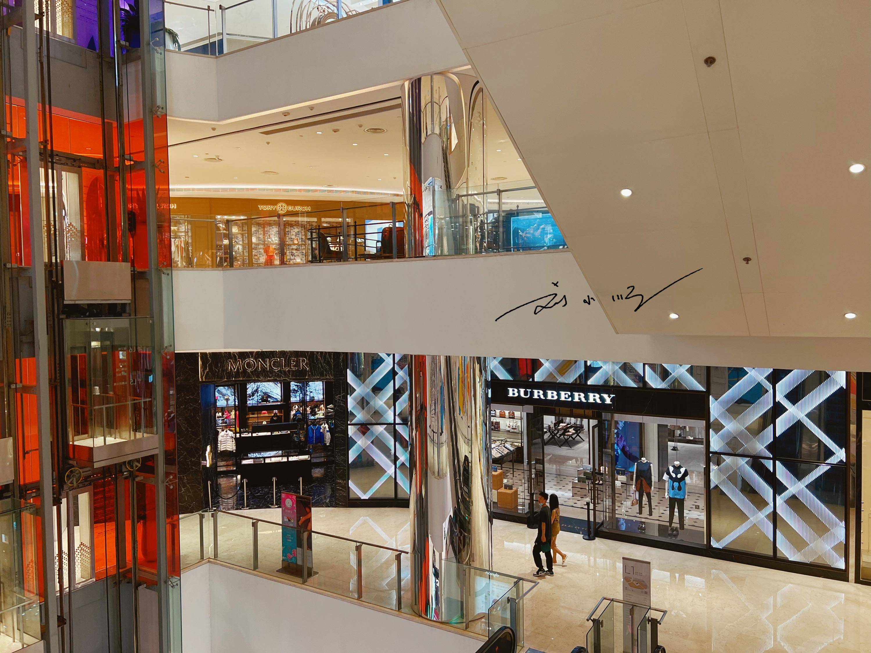 重庆解放碑旁边有个重庆时代广场,以前叫美美百货,你来逛过吗?