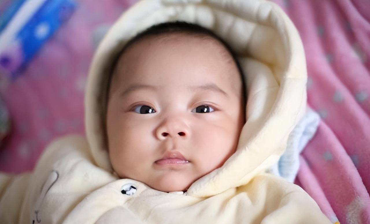 雷敏的幸福家庭又多了一个小成员,女儿的出生,让雷敏很欣喜,可是,孩子