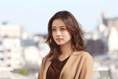 微笑妖精石原里美:刚出道被喷颜值欠佳,如今已成国外第一女神_石原虽