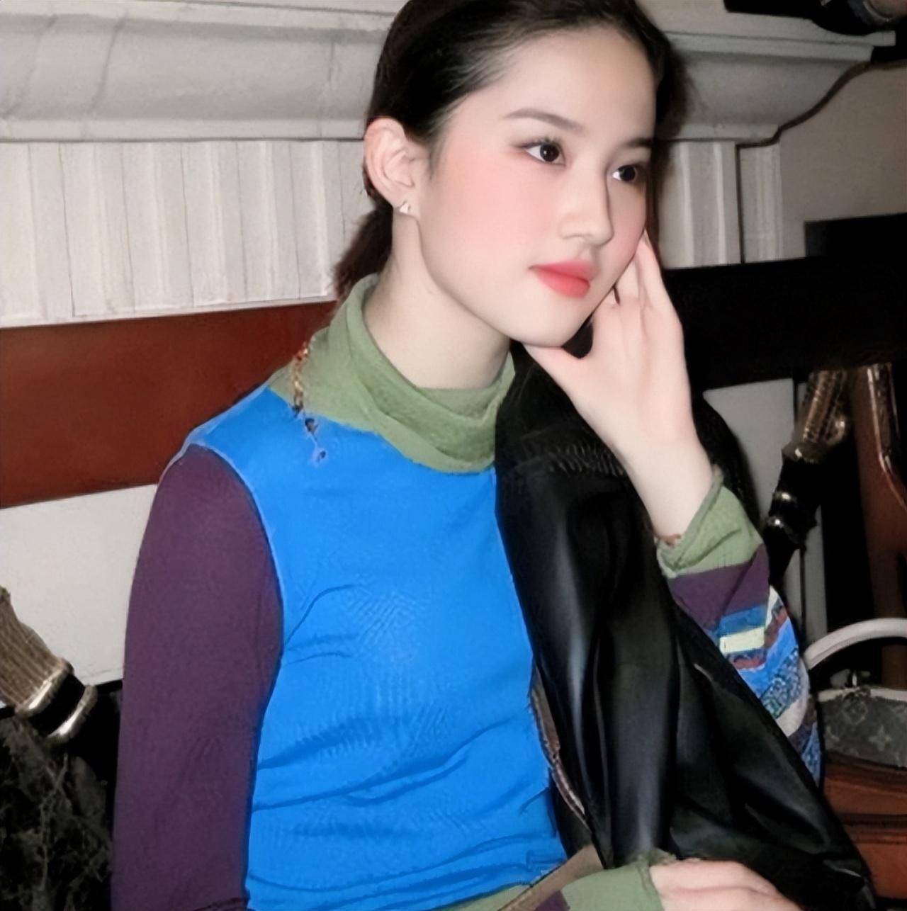 看看刘亦菲几岁的照片?