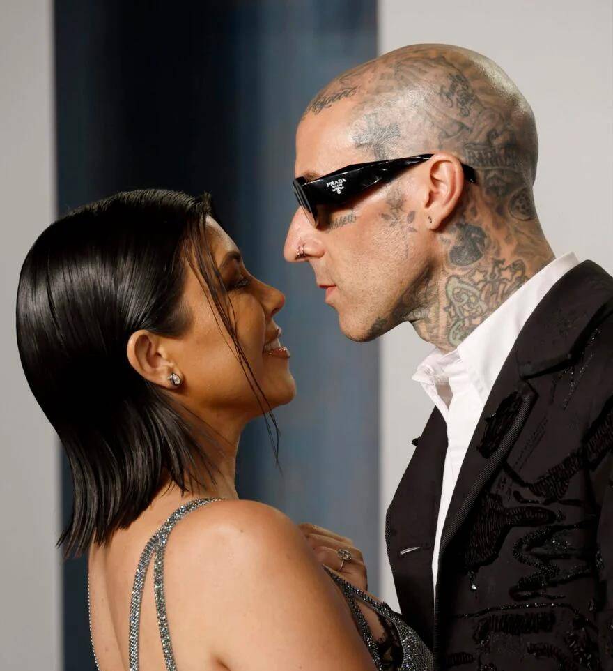 女星卡戴珊高调发性感浴缸照庆祝生日,身材迷人_照片_蛋糕_事情