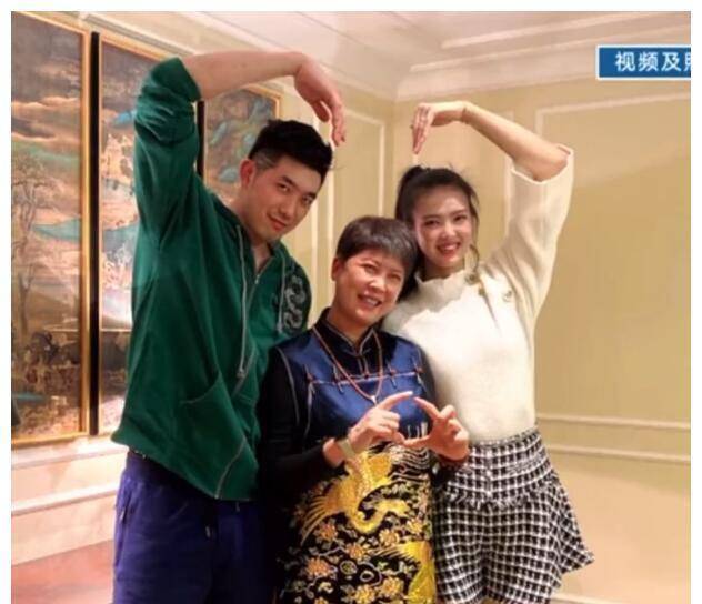 郎才女貌,女排当家花旦张常宁,与老公甜蜜秀恩爱,好事将近!