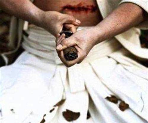 日本投降后,美国将军问天皇:为何不切腹谢罪?