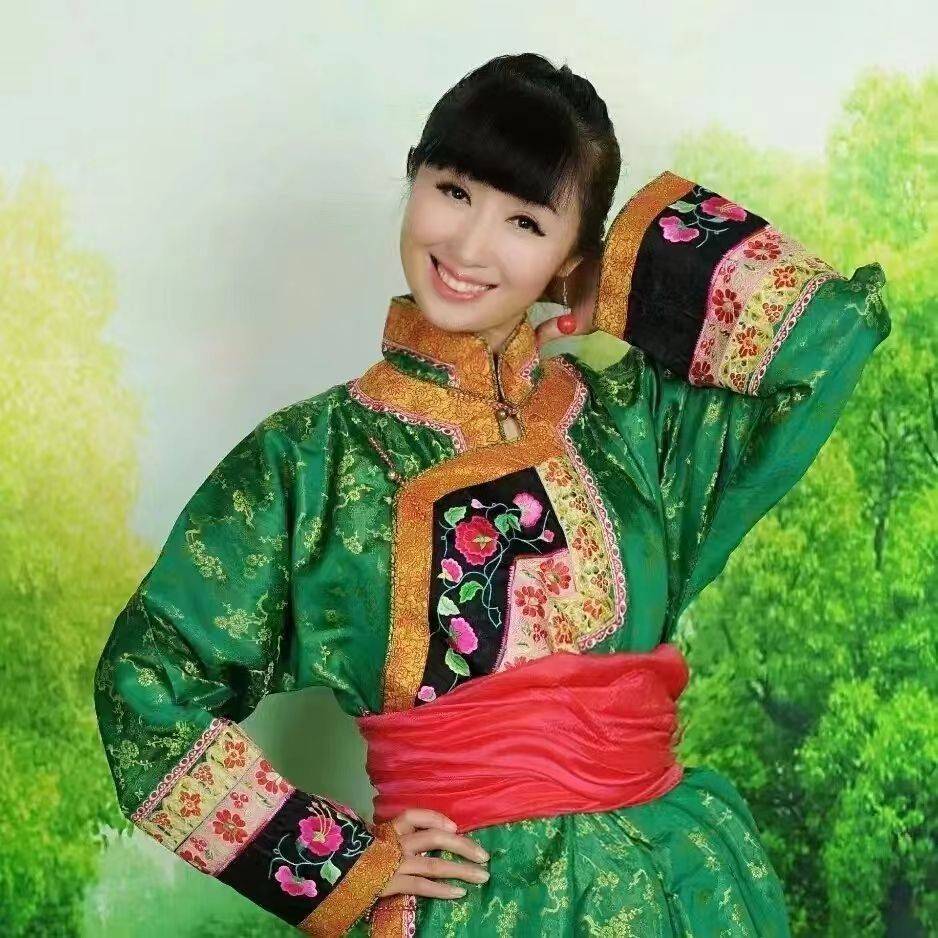 苏雅拉其其格:"中国好民星唱响中国好品牌"系列活动上榜人物_草原_同