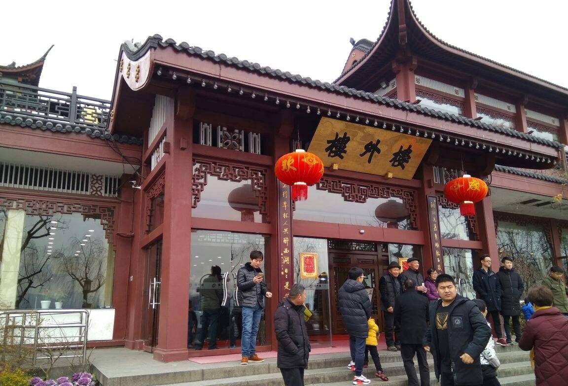 杭州百年老字号菜馆，口碑驰名中外，4年前还被翻拍成电视剧