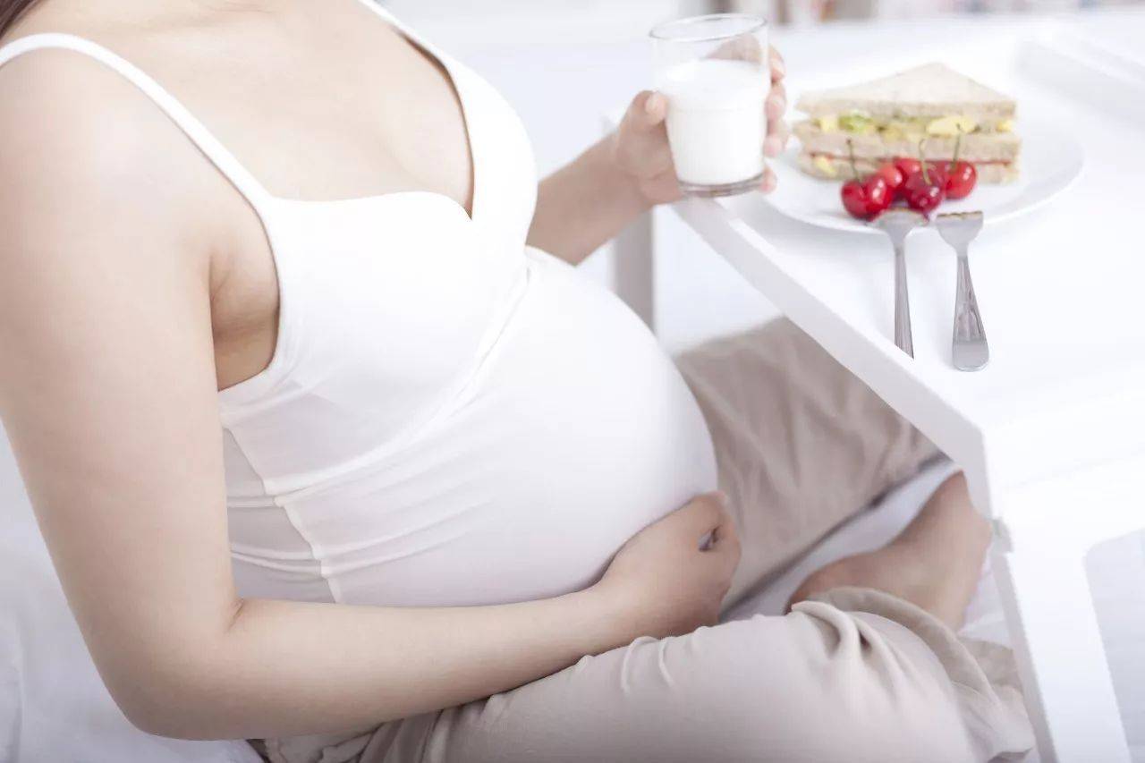 孕晚期有这些感觉最好提前待产,孕妈要做好准备