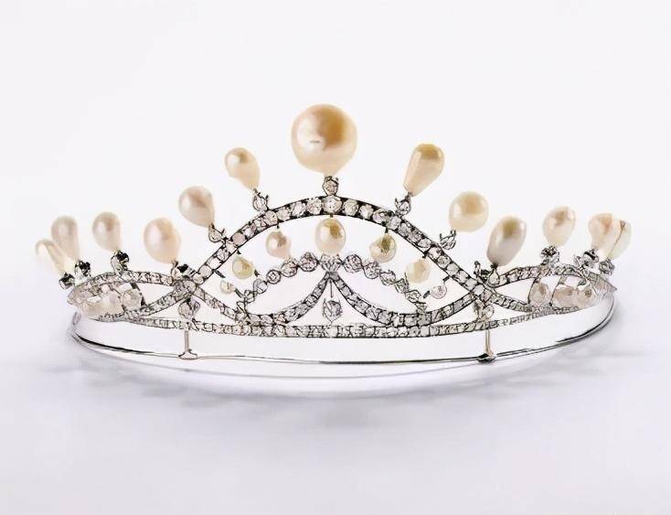 原创女明星结婚戴的王冠很漂亮唐嫣的王冠来头不小是公主的嫁妆