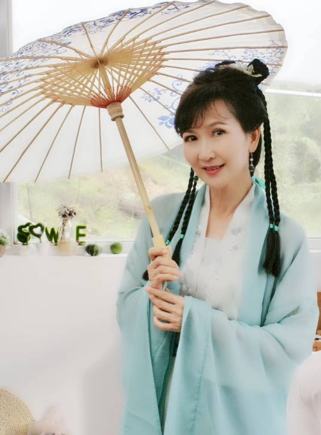 《新白娘子传奇》开播三十年,64岁小青美貌依旧,不见赵雅芝叶童
