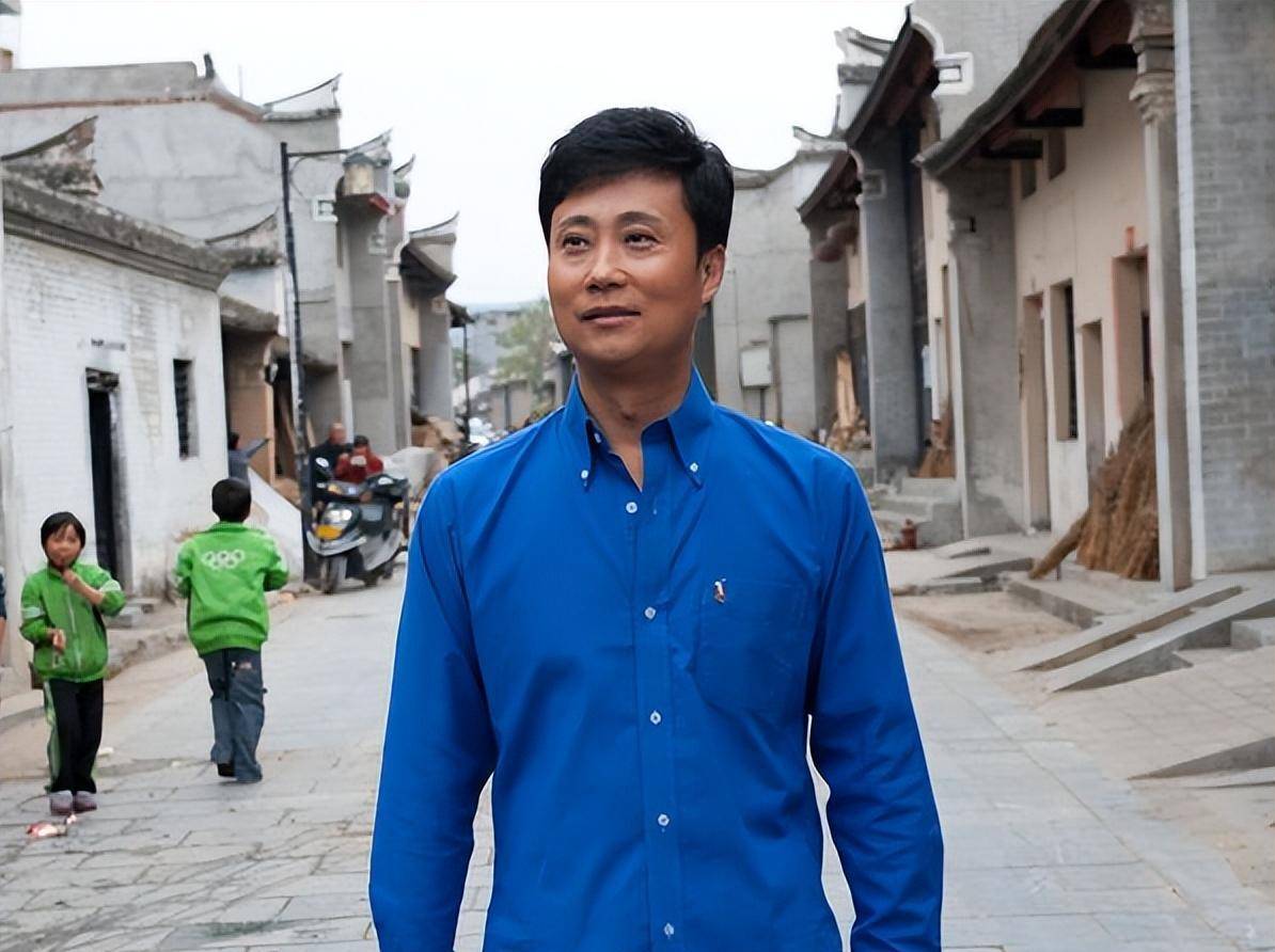 耿为华:娶小14岁娇妻,宠妻15年后遭分手,分手时与女儿抱头痛哭_父母