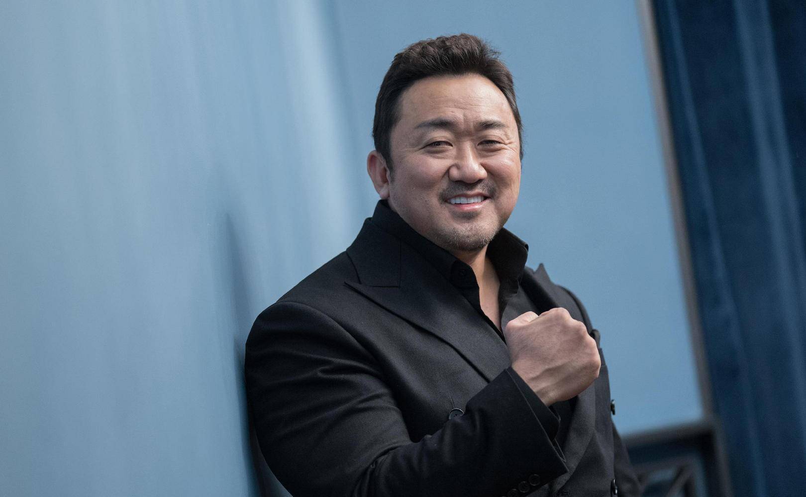 马东锡很是不服,他开始疯狂健身体重也增加到了240斤,而体脂率却只有8