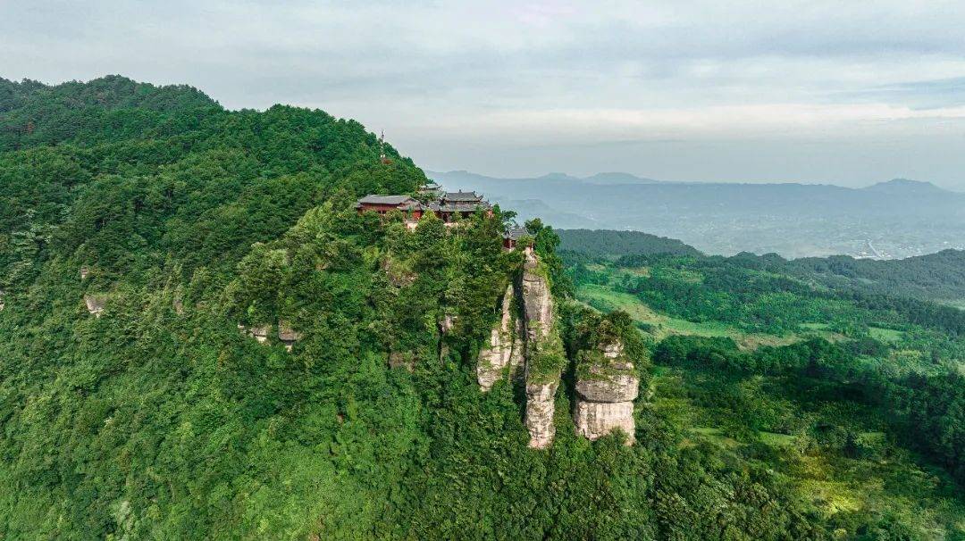 "鸡公嘴"—古剑山01赏美景行进在山野间,妙趣横生游走綦江看来还得找