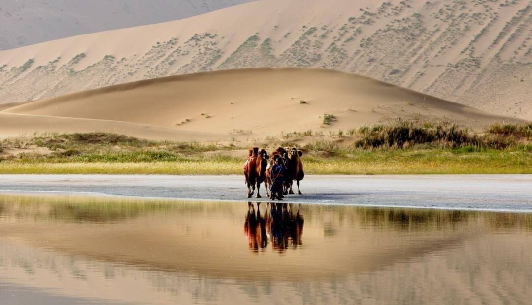 我國最帥荒漠就在內蒙古，留有相媲美雪山的高峰期，卻高調甚少沒人知