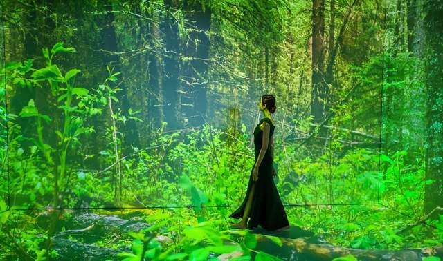 在中国电子信息博览会上踢足球？海信激光显示炫酷展区引热议-家电圈官网