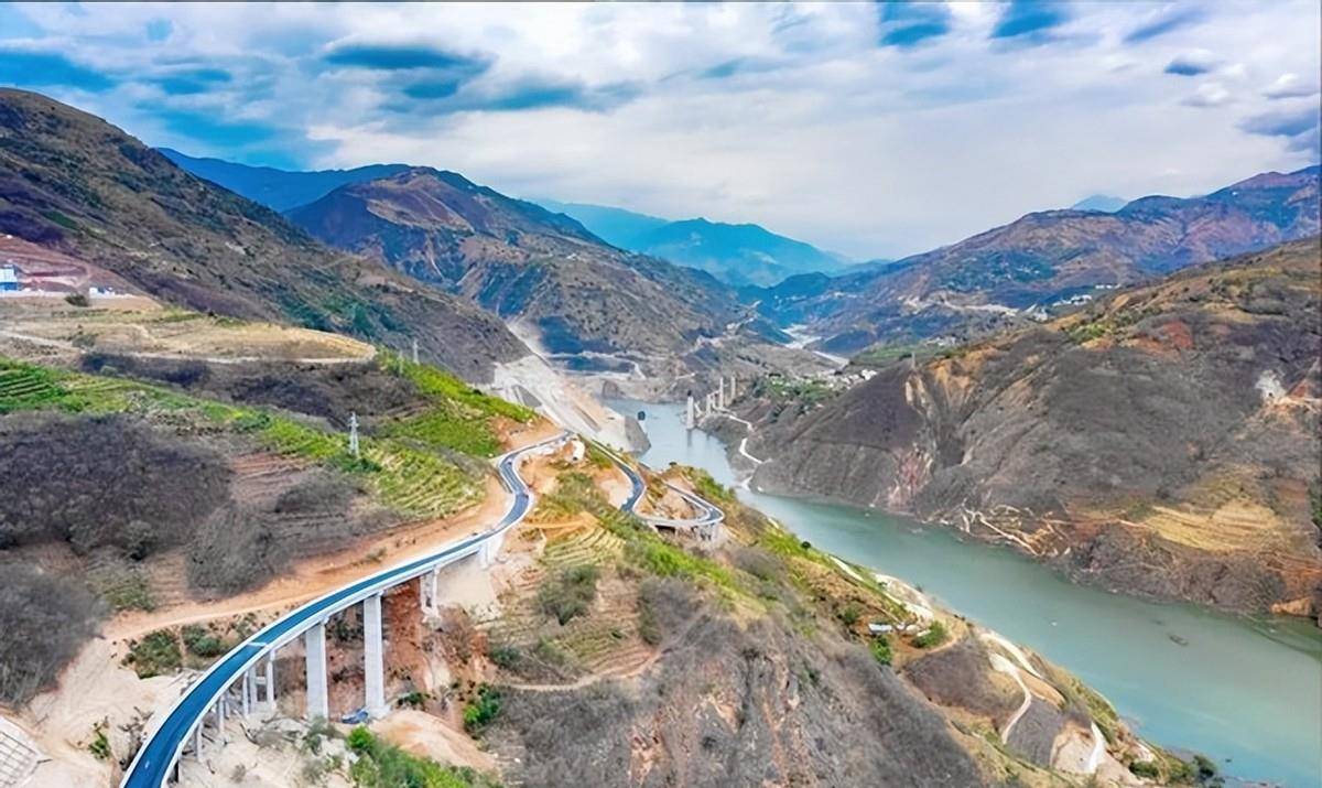 2017年中国工人火速"支援"四川,让世界各国持续关注