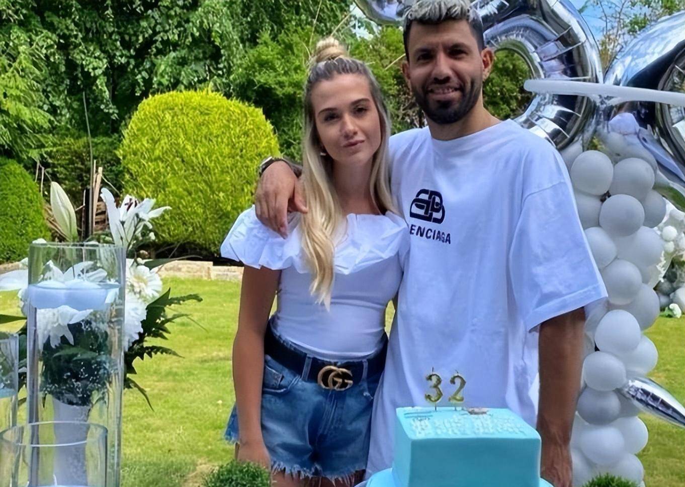 监护权也属于詹尼娜,阿奎罗经谈判需要向詹尼娜支付六位数的年赡养费