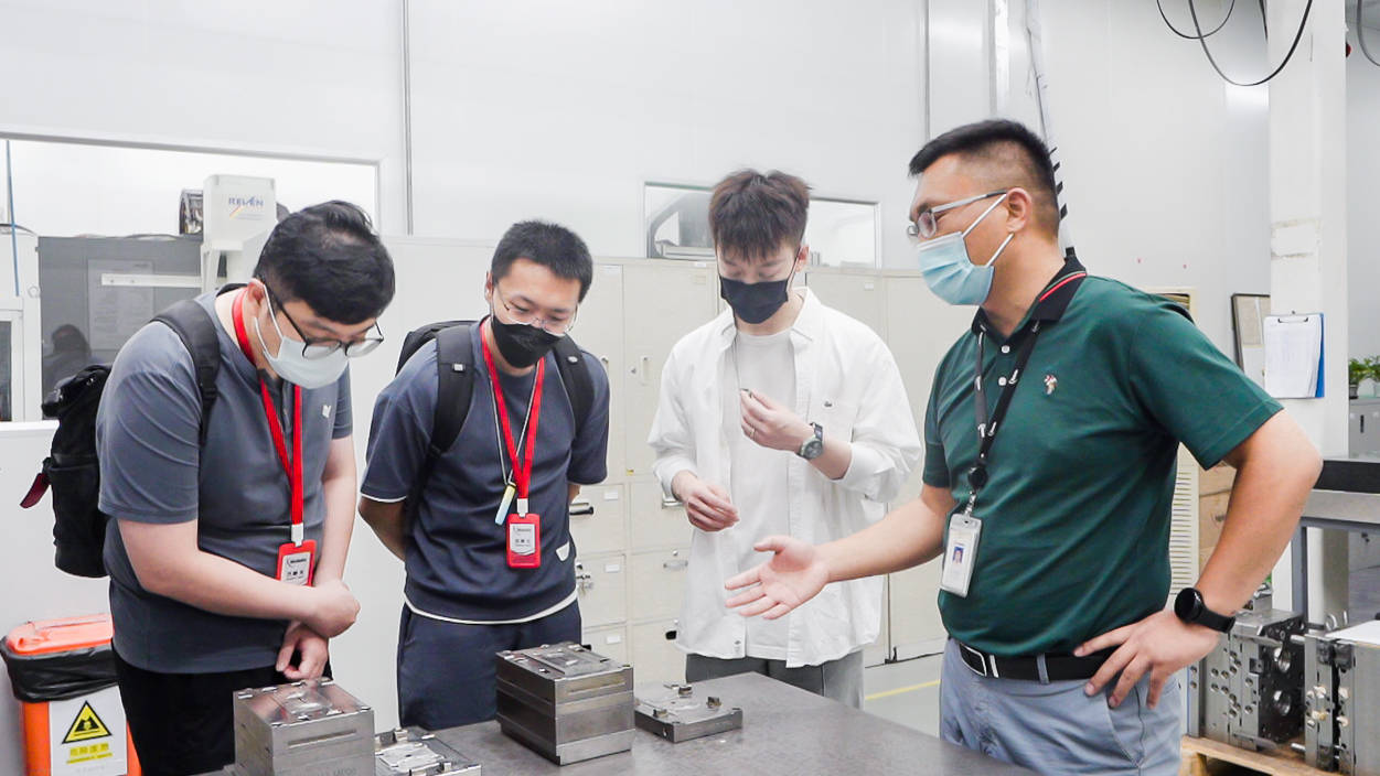 同时国贸商城还热情探访了rott kron乐旷母公司诺兰特在北京的工厂,以