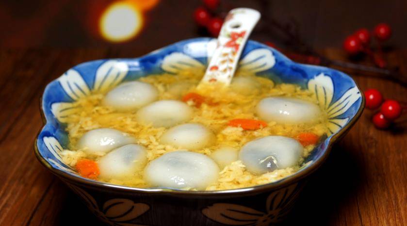 每年一度元宵节,来一碗汤丸,喻意团团圆圆_汤圆_芝麻_汤里