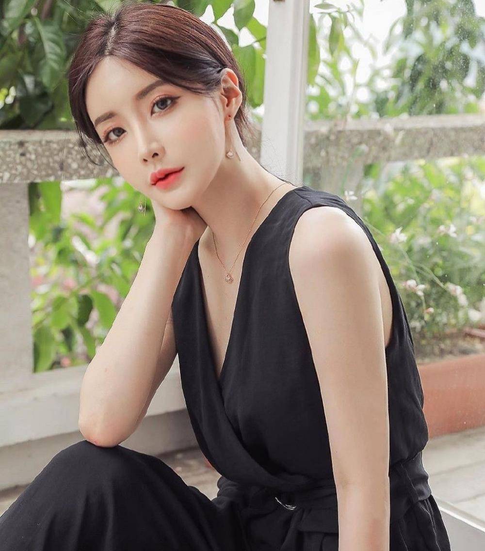 靓靓聊第35期:高贵庄严气质的美女_一个人_生活_环境