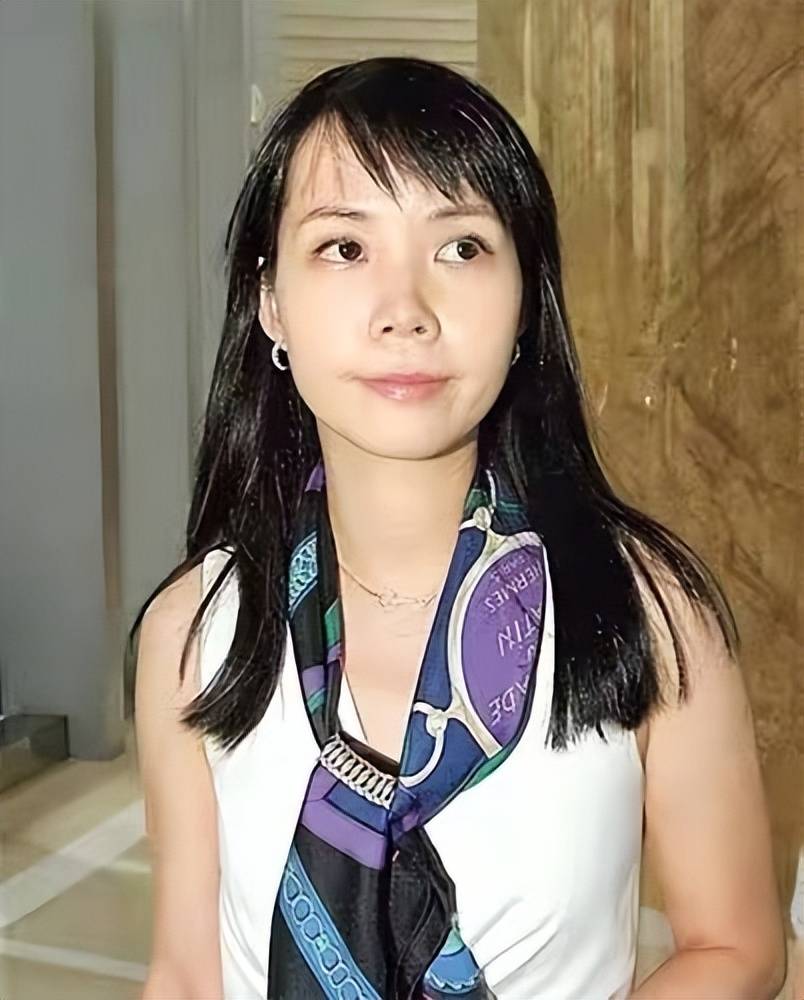 同样为刘銮雄生下一儿一女,两人结局却大不相同_王颖妤_香港_工作