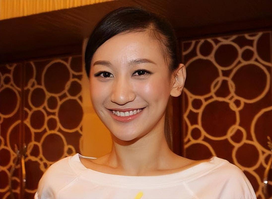 演员曾泳醍:长相酷似李小冉,出道多年不温不火,如今34岁仍单身_赵宝刚