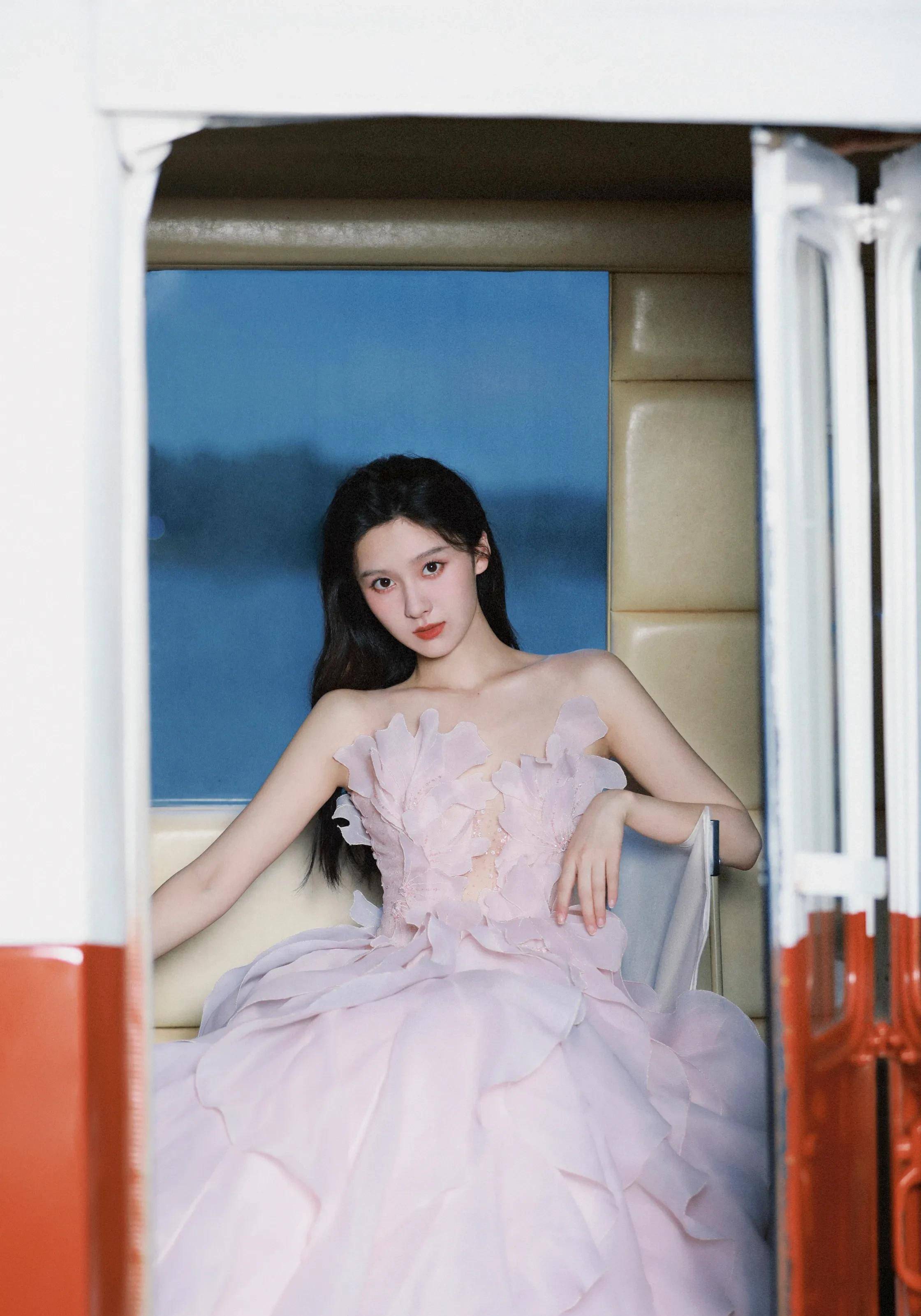 王子璇:花仙子般的存在,美炸天了_浪花_造型_剧中