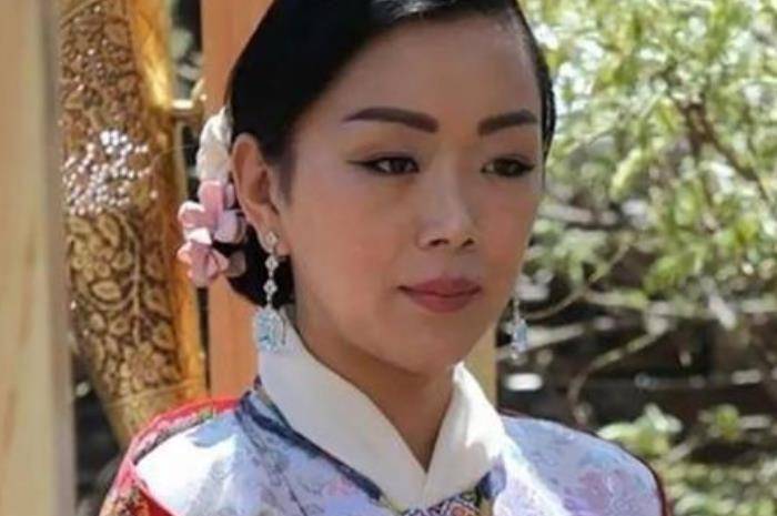 “不丹”不丹5位公主罕见同框！都是丹凤眼好惊艳，佩玛王后都黯然失色