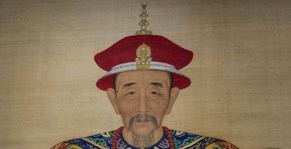 “皇帝”中国历史上在位时间最长的皇帝，康熙皇帝在上面刻了15个字！