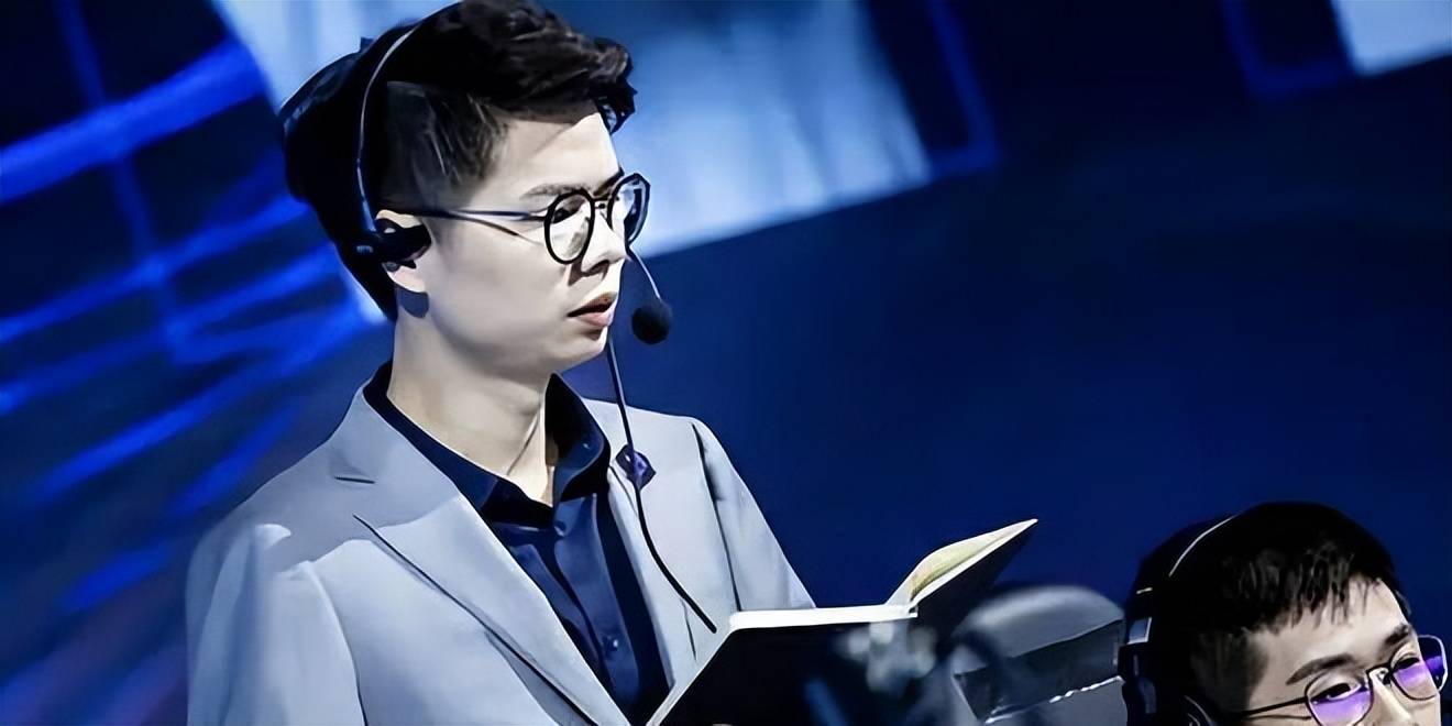 久哲教练能把19年沦为"吉祥三饱"的hero,在没有任何人员调整,所有选手