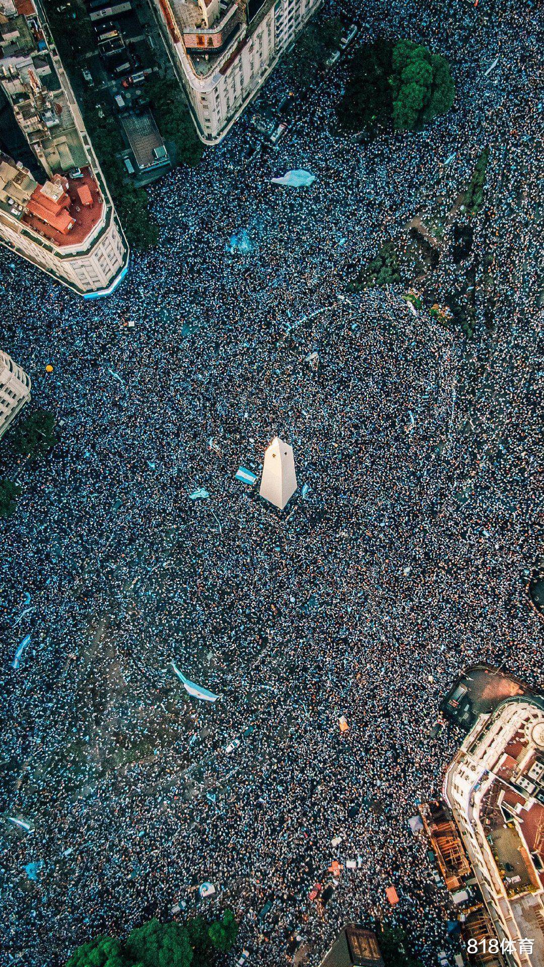 原来的人！400万人观看阿根廷冠军秀，大巴难行直升飞机乱飞