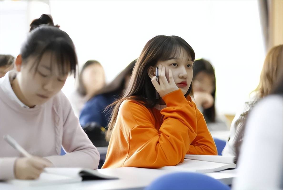 曾经的学霸沦为"家里蹲",考上985有多开心,现在家长就多糟心_大学