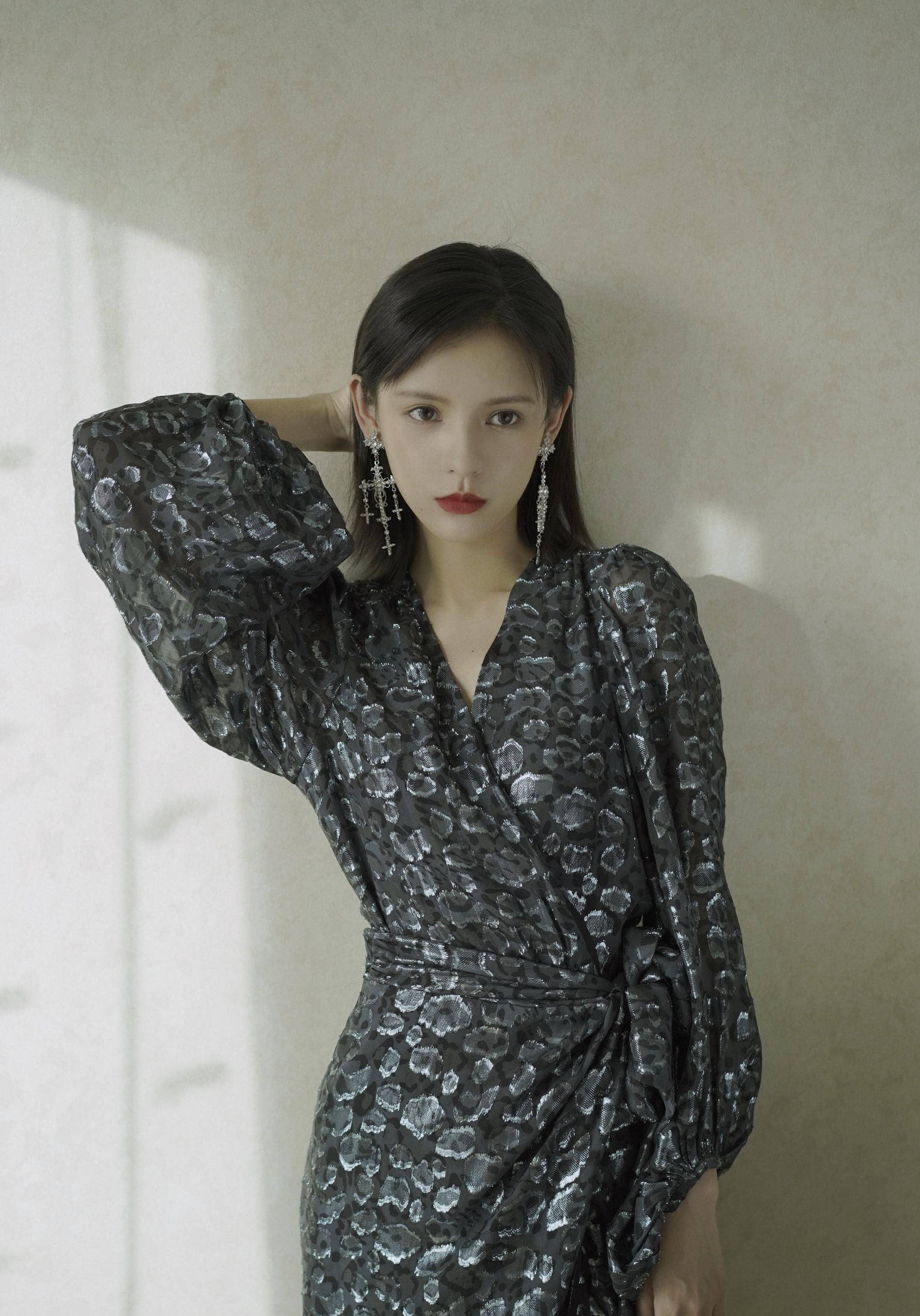 张予曦"撞脸"陈瑶?同为偏瘦甜美类型,这两大美女你更喜欢谁?