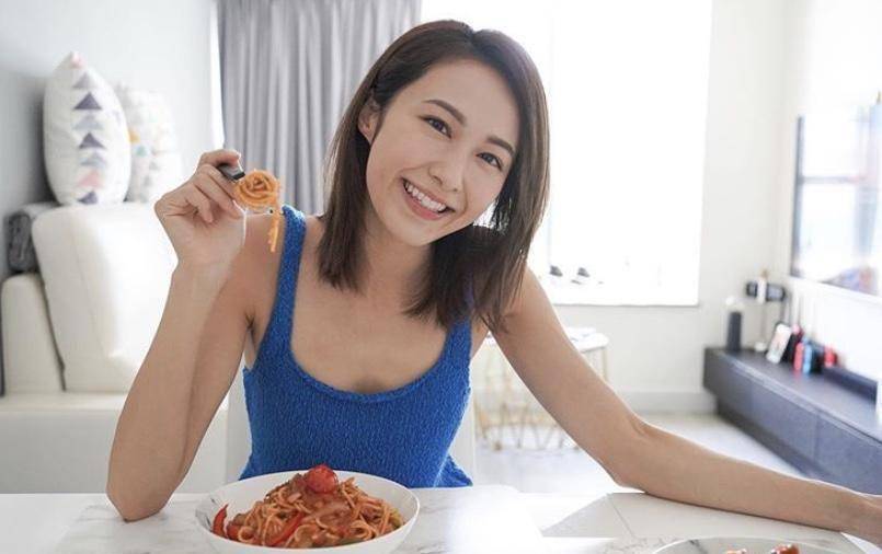 凭tvb剧集《反黑路人甲》让人熟知,汤怡自言最喜欢过中秋节_家人_时候