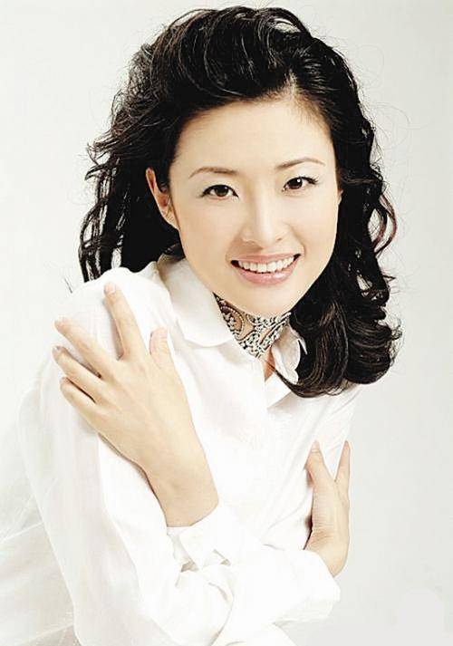 周涛:一个美丽优雅和聪慧睿智的主持人,大家喜欢她吗?