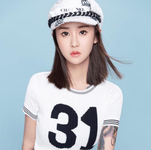 变形计后李幼恩成功转型网红,如今有了第二身份,网友:真不容易_身材