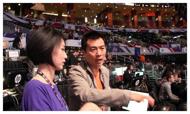 足球名嘴黄健翔:和前妻离婚不后悔,唯一愧对女儿,因何离开央视_孙颖