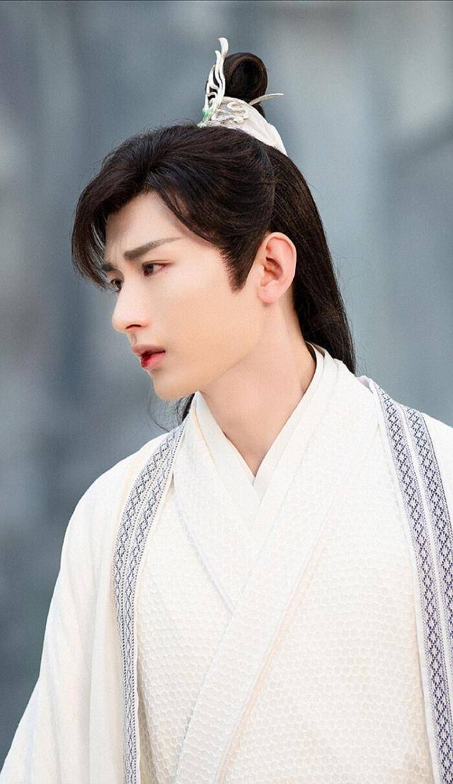 《琉璃》成毅一大波美图来袭,剧中造型太养眼,就是有点费道具!