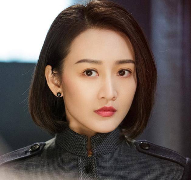 有一种整容叫王鸥卸妆,妆前是人间性感尤物,卸妆成无眉大妈_化妆_明星