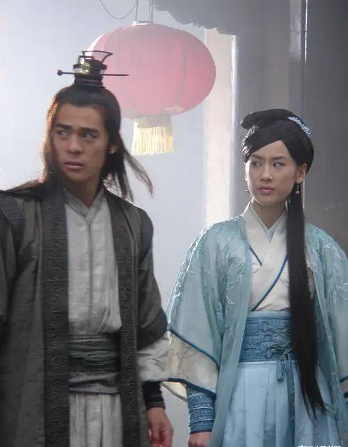 可以说在当时,每一个看该剧的小伙伴,都有站一对cp,袁承志和温青青在