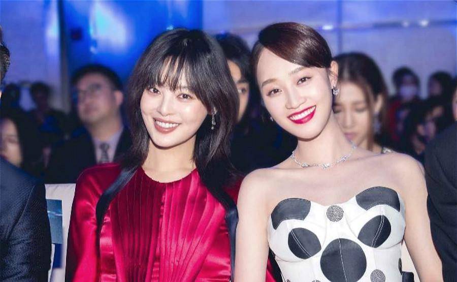 辛芷蕾蓝盈莹同框,身材反差较大,真是没有对比就没有伤害!