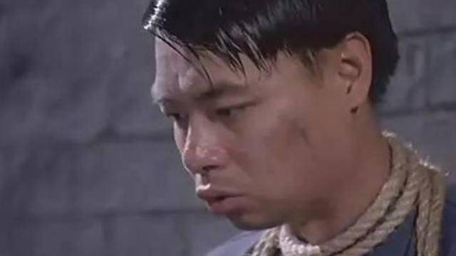 在《国产凌凌漆》当中也有李力持的身影,其中他饰演了一位即将被枪毙