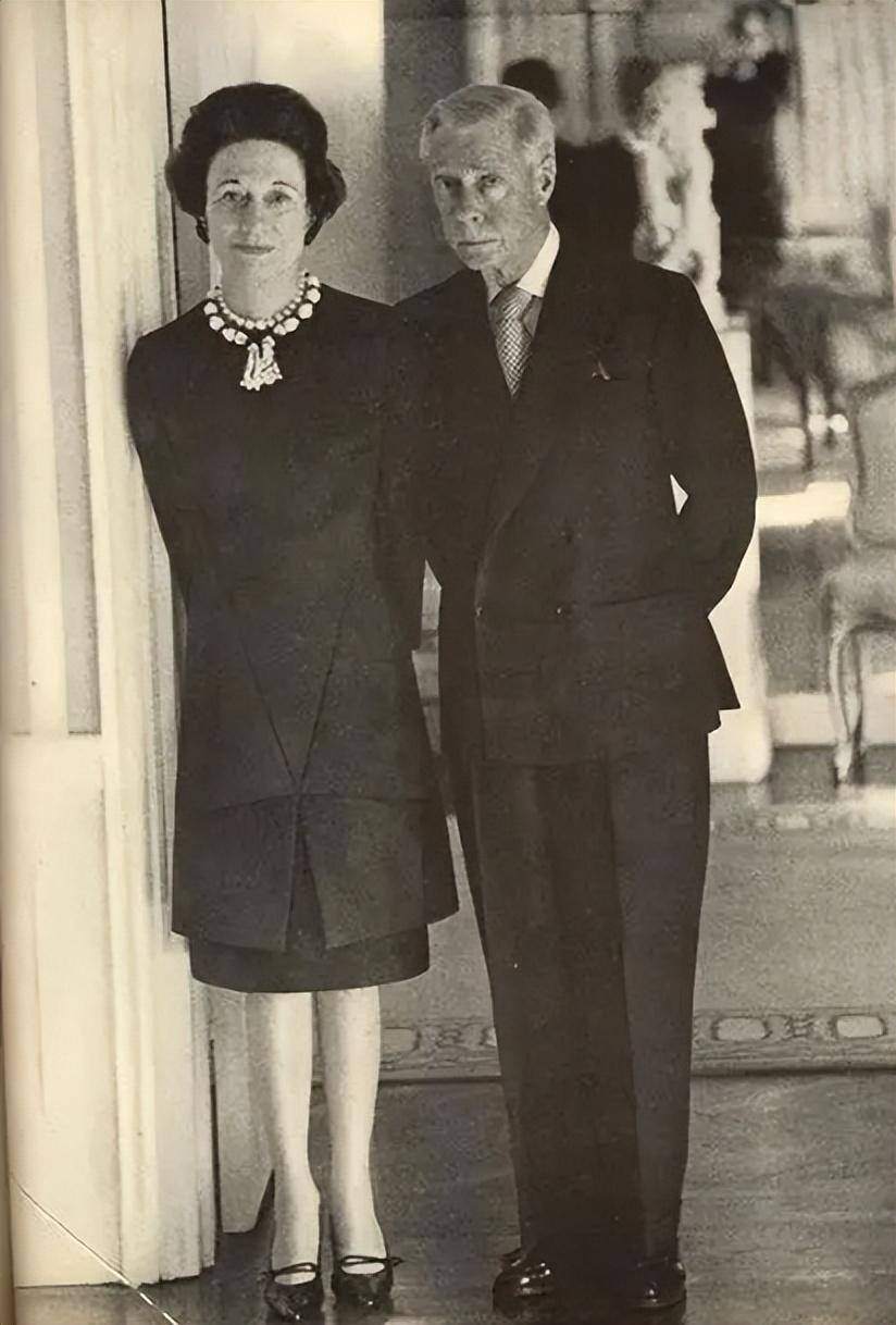 爱德华八世42岁为爱退位,死前却要求见女王,无儿无女只能靠侄女