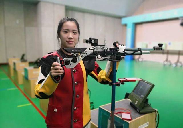 杨倩摘东京奥运首金,最后一枪反杀对手,因母亲重病差点放弃学业_中国