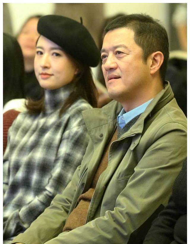 49岁李亚鹏表白30岁超模姑娘,两人都见过家长,疑似好事将近!