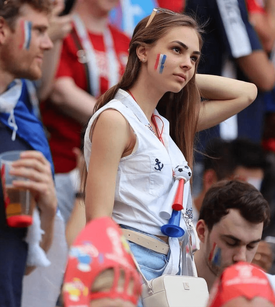 世界杯镜头中为何没了美女,足球灵魂尚在,花边则一去不复返_观众_转播